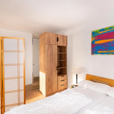 Captains Lounge Apartment *